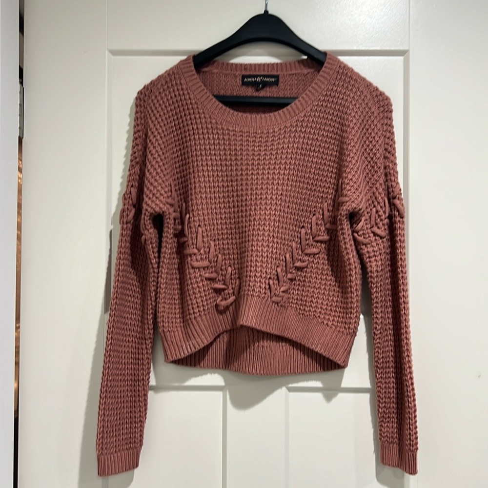 Almost Famous Dusty Rose Juniors' Cable Knit Crew Neck Sweater Size S
